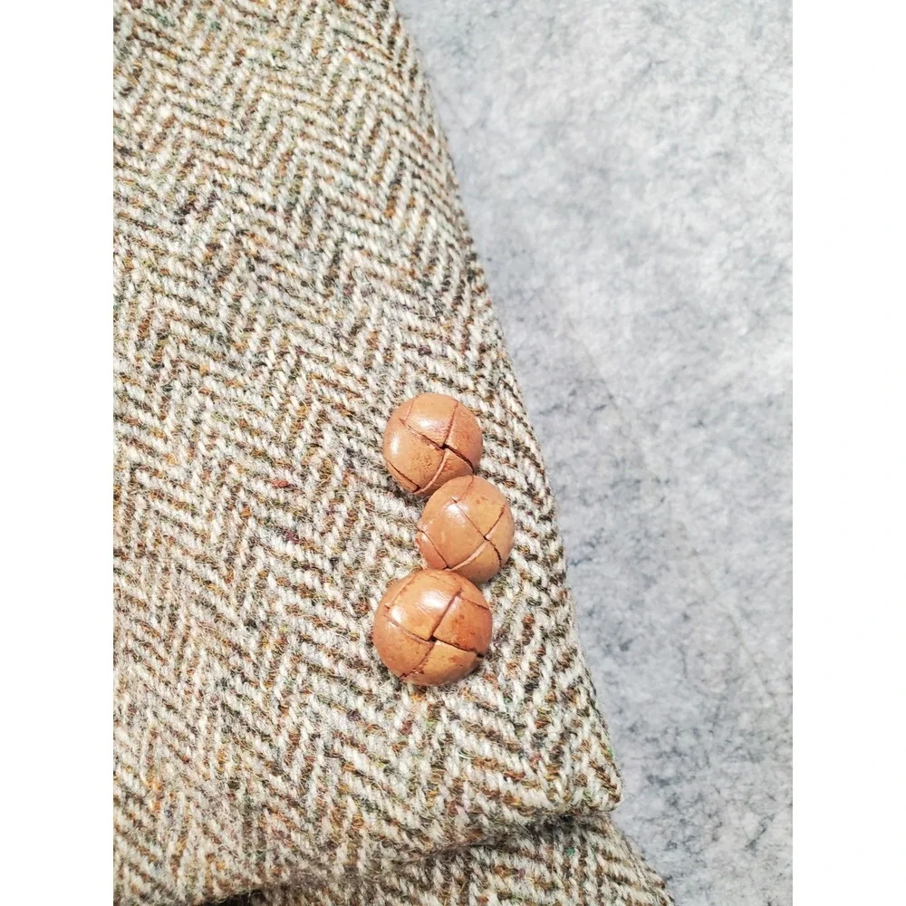 Orvis buttons have